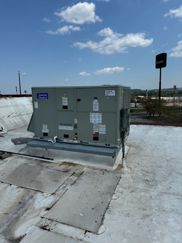 Rooftop HVAC unit service and maintenance